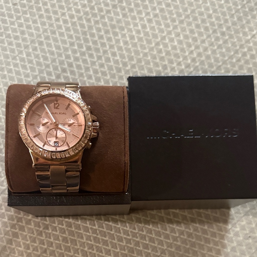 Michael Kors Women’s Rose Gold Watch with Rose Gold Diamonds - Picture 5 of 7